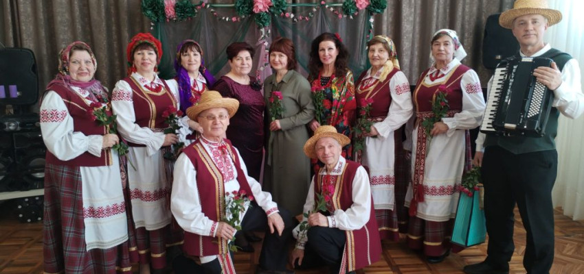 Ansamblis “Kupaļinka” sniedza labdarības koncertu Kumbuļos