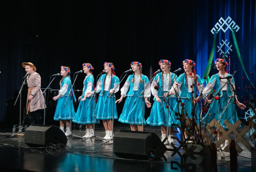 Bērnu studija “Skārbnīca” atklāja XII Tautas dziesmu festivālu Līvānos