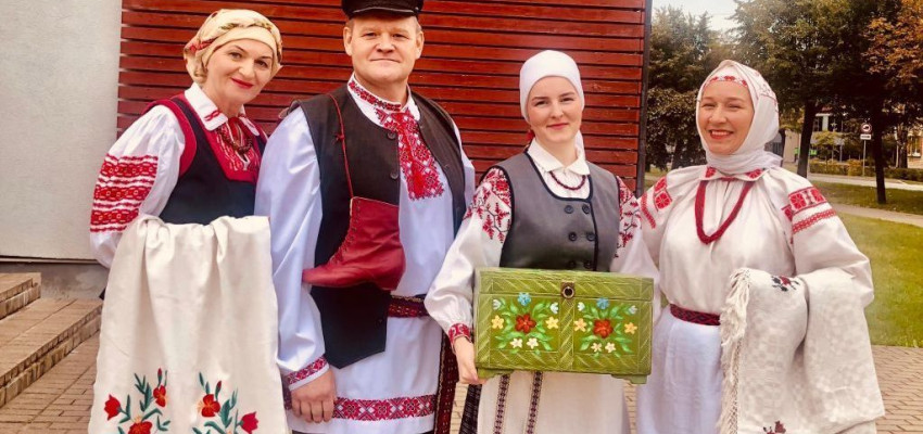 Фотавыстава раскажа пра беларускі народны касцюм у Латвіі